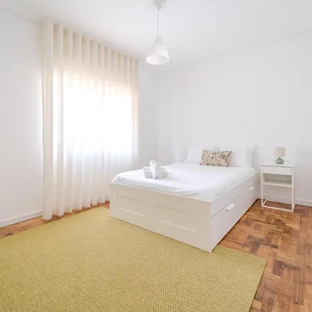 Urban Moura Flat By House And People