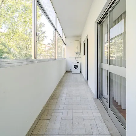 Urban Moura Flat By House And People Lägenhet